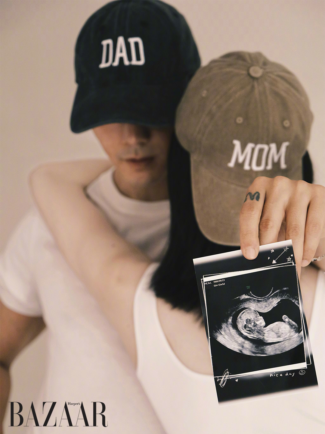 Trần Vỹ Đình và Hà Tuệ đón con đầu lòng, nhận quà vàng khủng