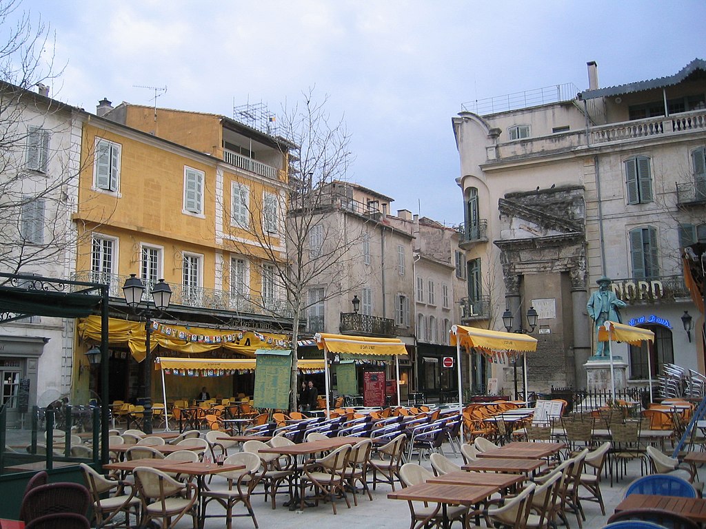 Thưởng thức ẩm thực Arles ở đâu?