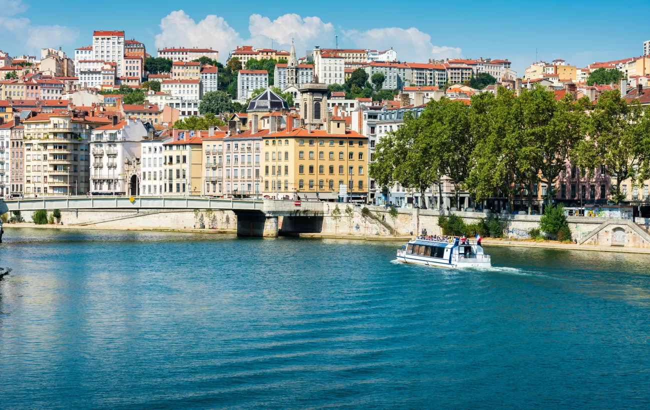Du lịch Avignon đi thuyền trên sông Rhône