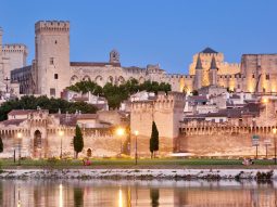 Câu hỏi thường gặp về du lịch Avignon