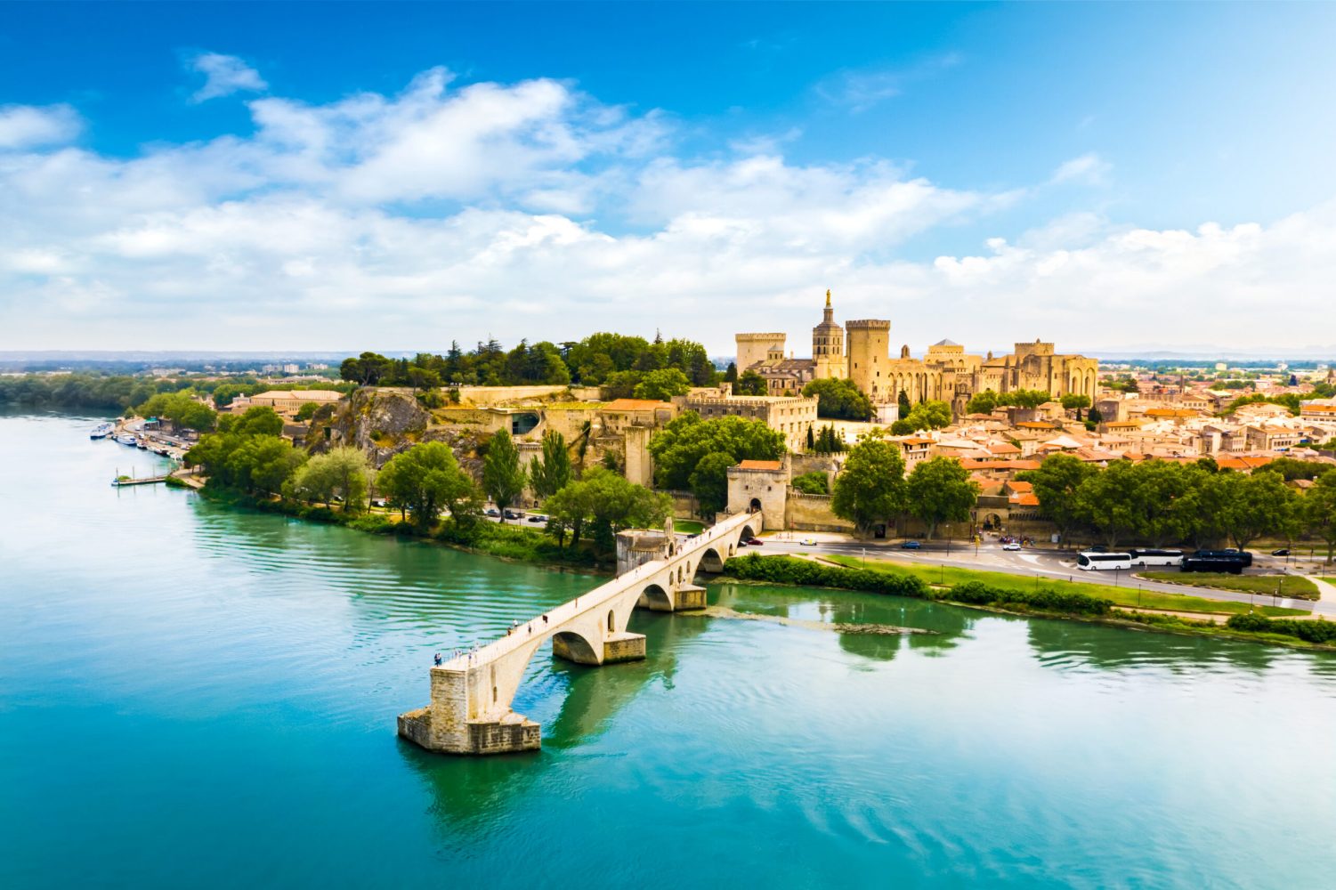 Cầu Pont d’Avignon, nơi từng khiến “cả thế giới hát theo”