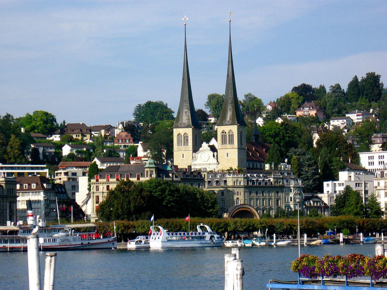 Du lịch Lucerne tham quan nhà thờ Hofkirche