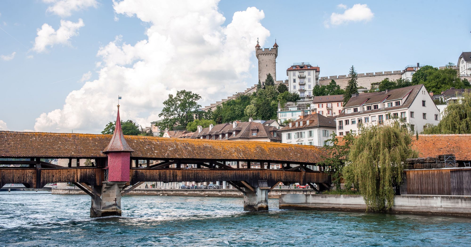 Du lịch Lucerne tham quan cầu Spreuer ở Lucerne Switzerland