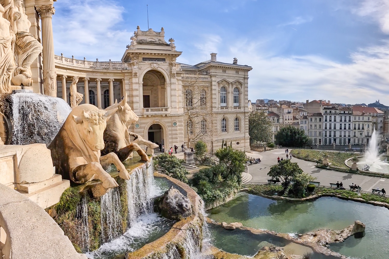 Du lịch Marseille tản bộ quanh lâu đài nước Palais Longchamp