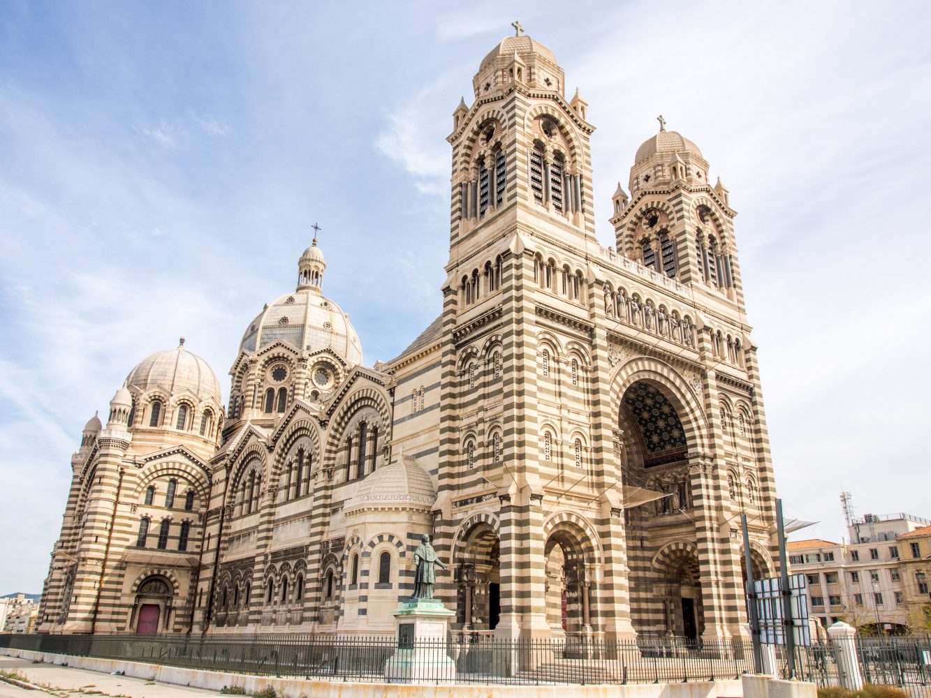 Du lịch Marseille tham quan nhà thờ lớn Cathédrale La Major