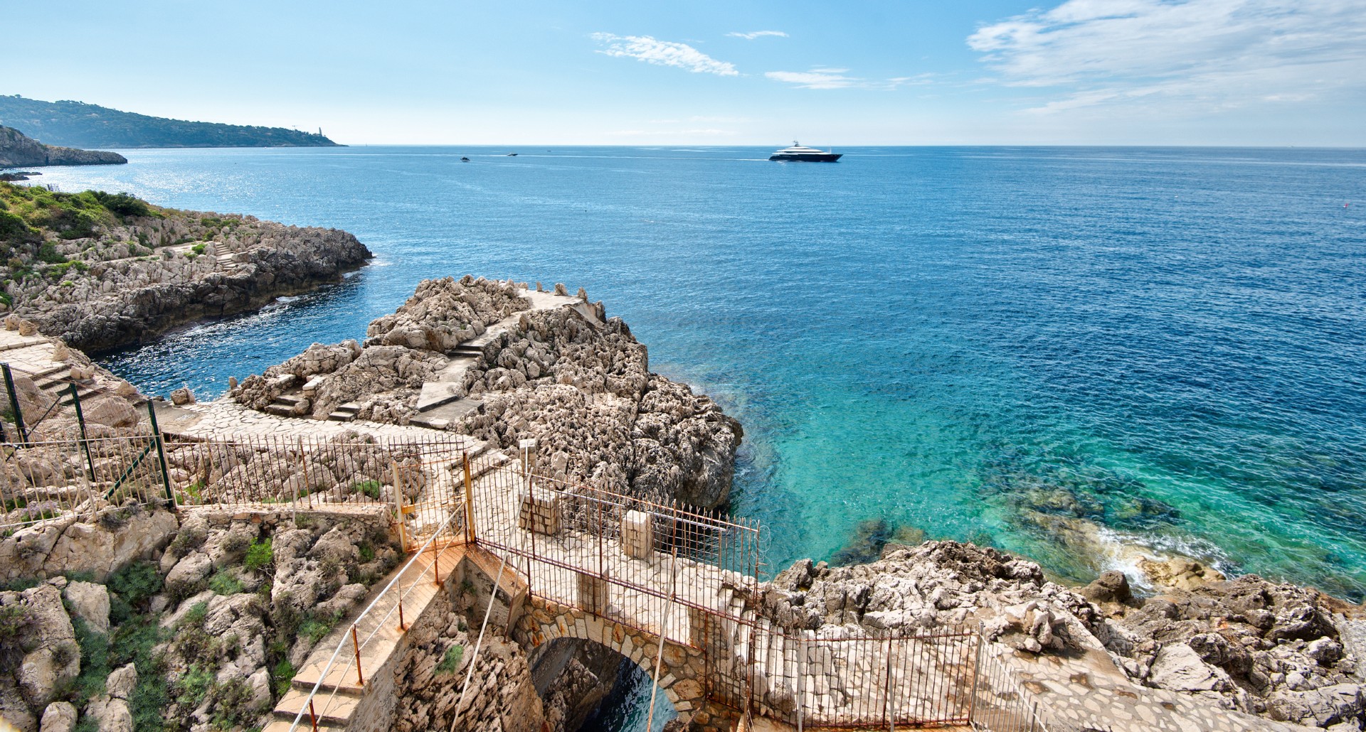 Leo núi và đi bộ tại Cap de Nice