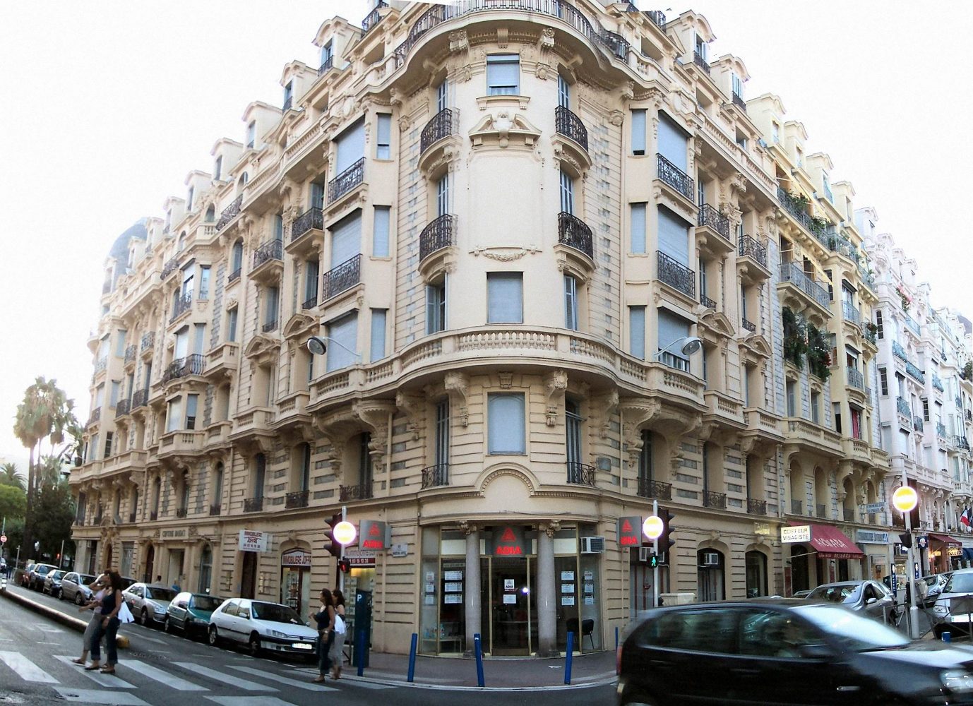 Ngắm kiến trúc tại khu phố Nhạc Sĩ (Quartier des Musiciens)