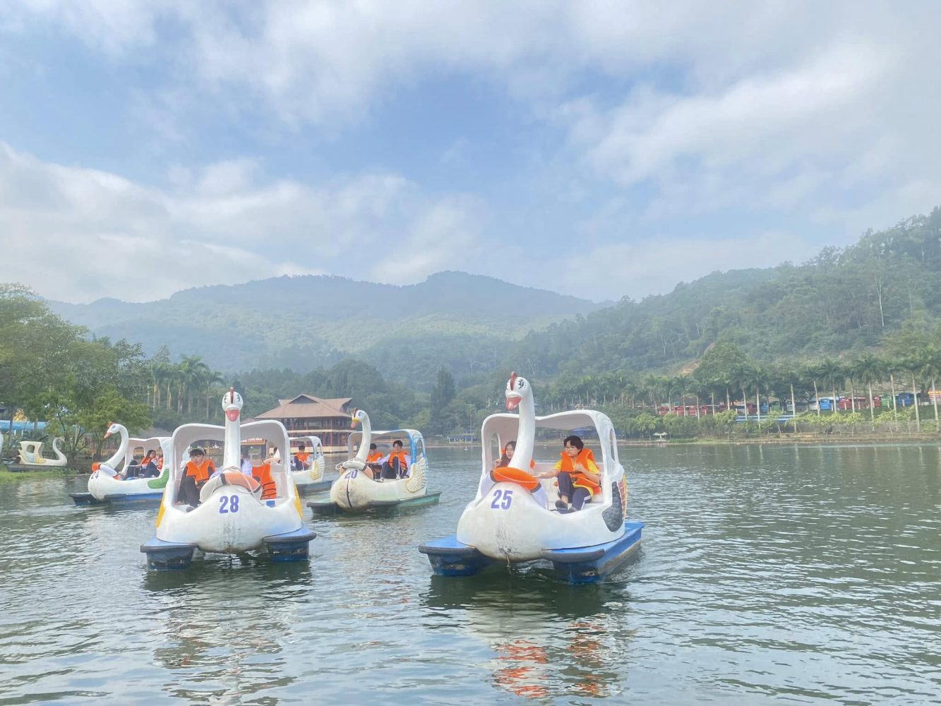 Khu du lịch Ao Vua