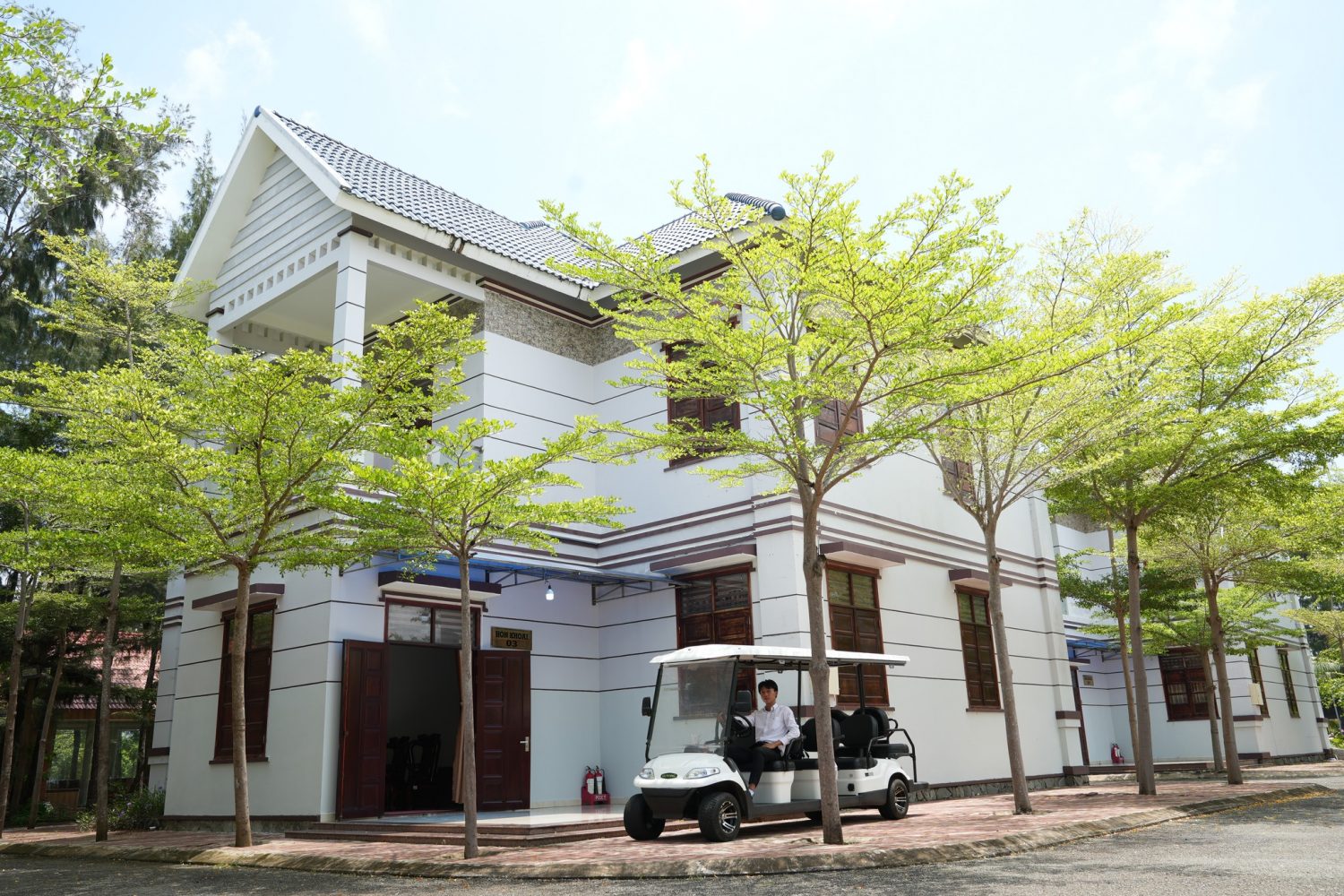 Khu nghỉ dưỡng và nhà hàng hải sản