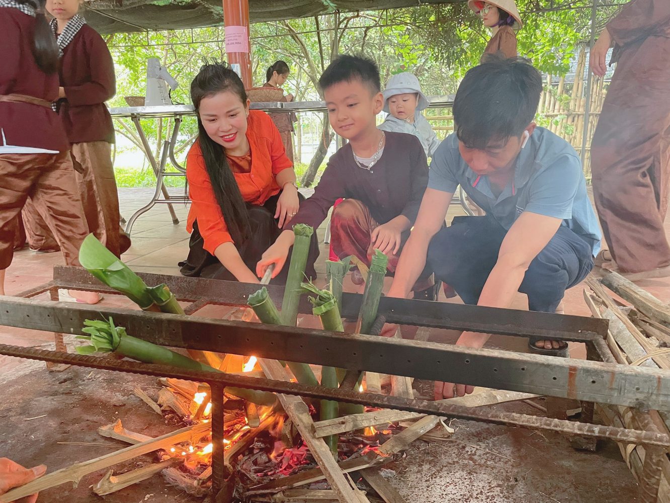 Ẩm thực và dịch vụ tiện ích