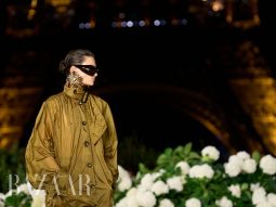 Saint Laurent Xuân Hè 2026: Ở Paris, à-la-YSL