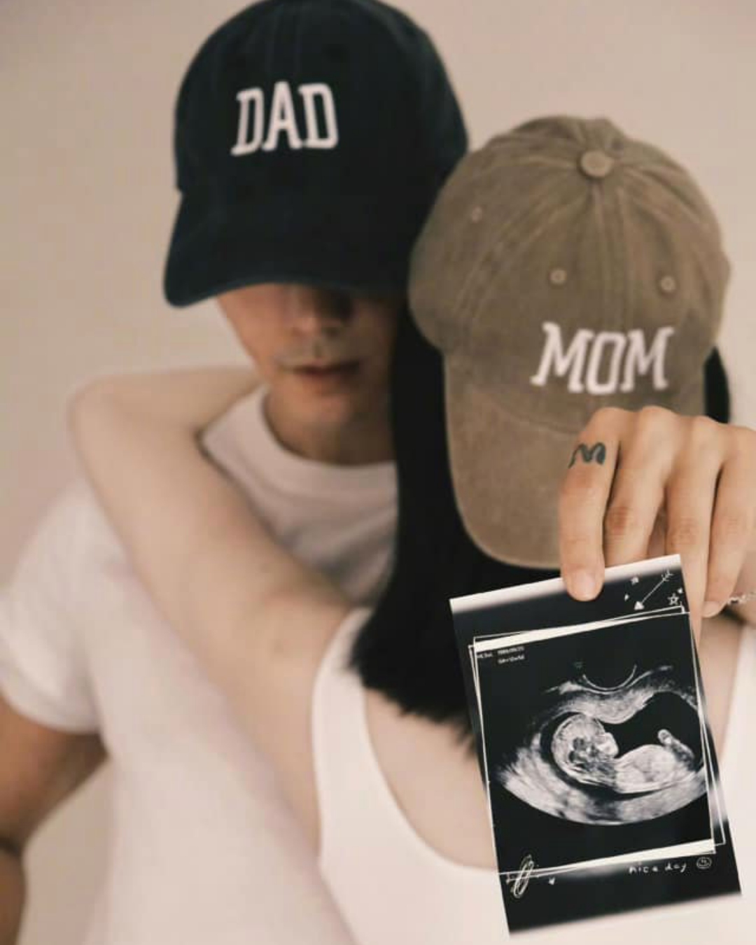 Hà Du Quân, Trần Vỹ Đình, Hoàng Tử Thao: Top 3 cung hoàng đạo yêu vợ nhất