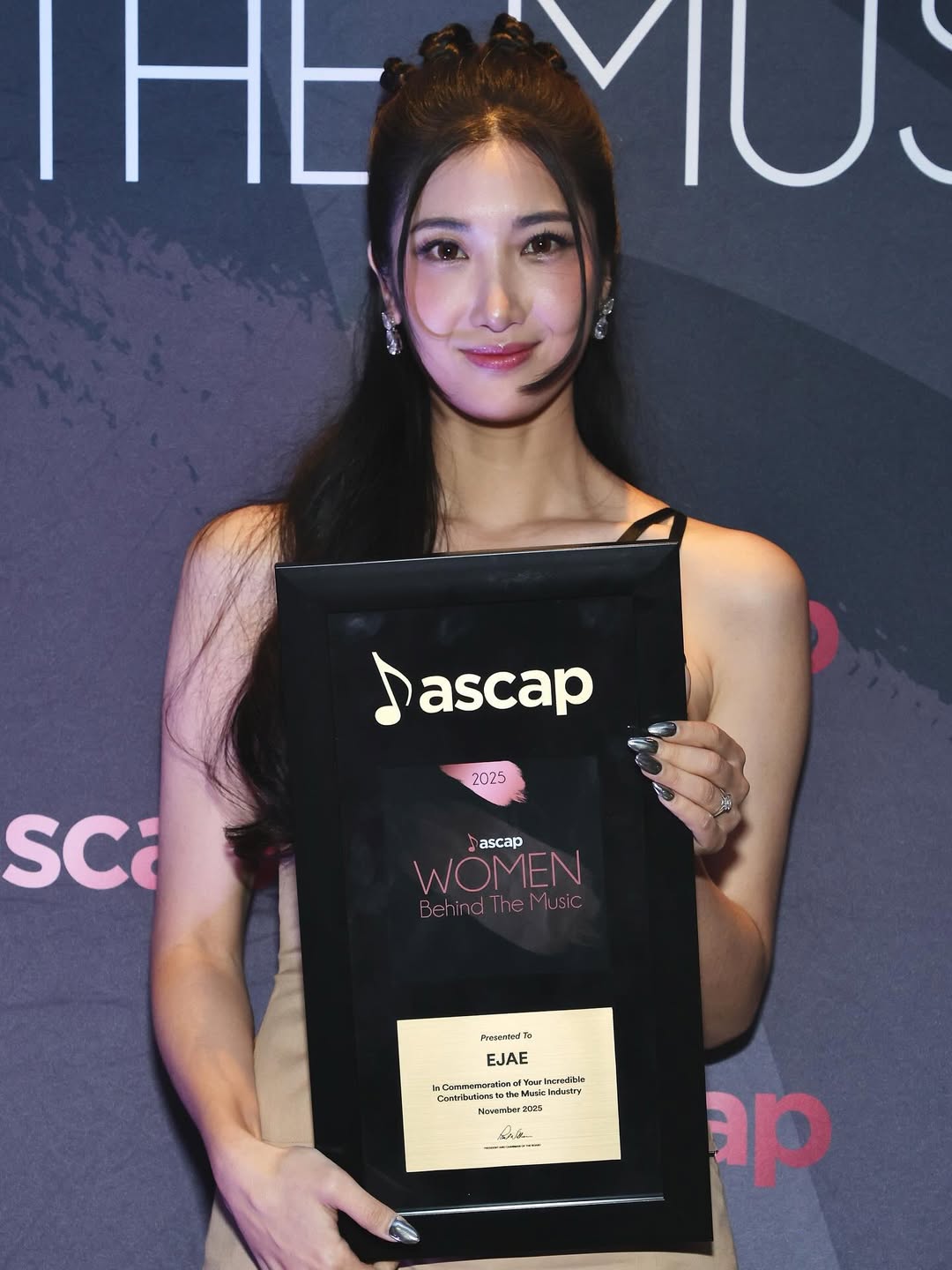 Ejae: Từ thực tập sinh bị từ chối đến ca sĩ được đề cử Grammy