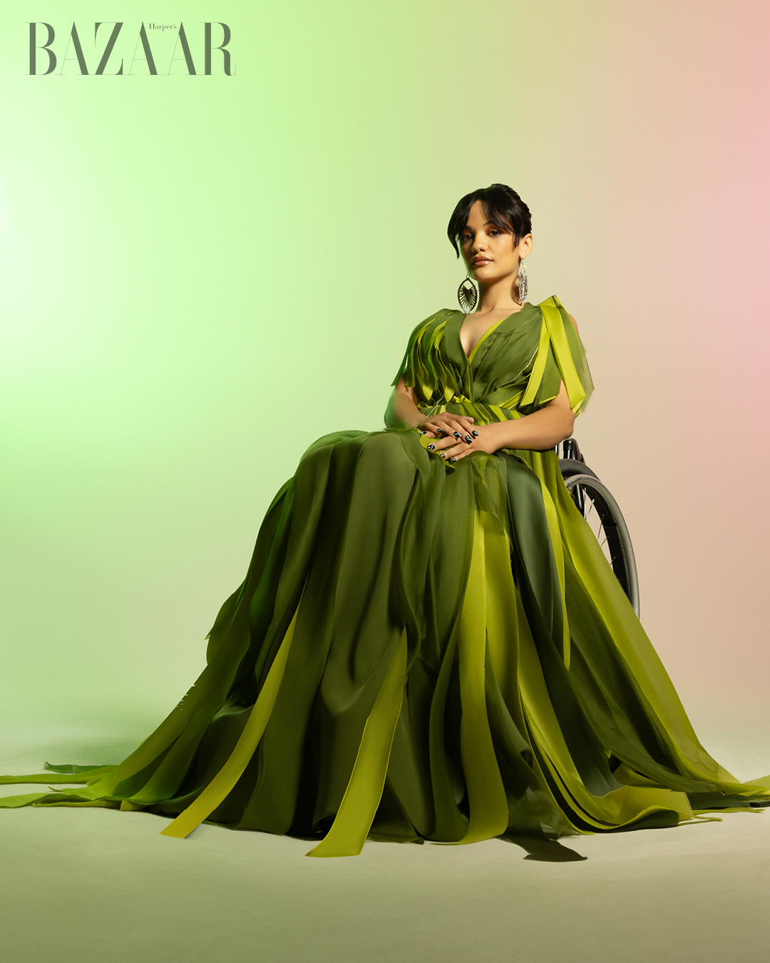 Diễn viên Marissa Bode, ngôi sao nổi lên từ bộ phim Wicked, trong chiếc đầm xanh lá nõn nà.