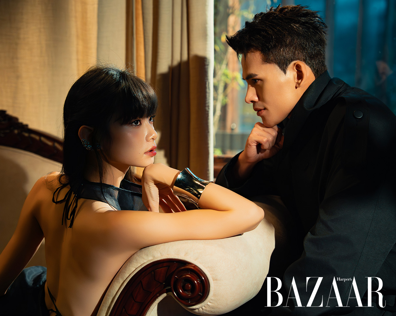 Quốc Thiên hóa thành chiếc gương trong MV Ánh Trăng Giả Dối