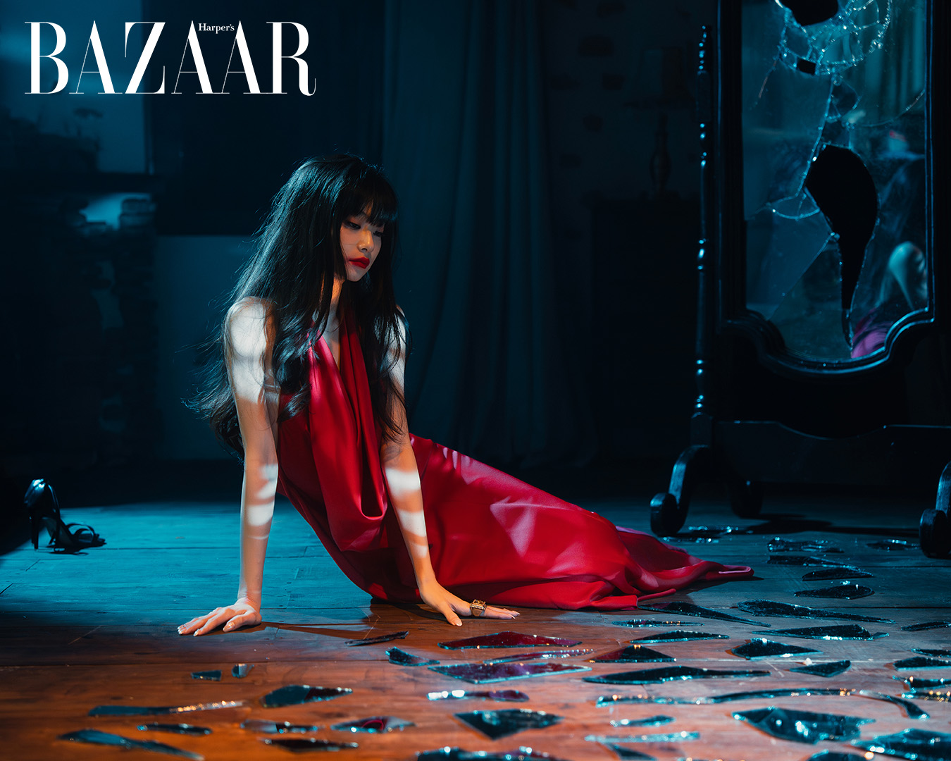 Quốc Thiên hóa thành chiếc gương trong MV Ánh Trăng Giả Dối