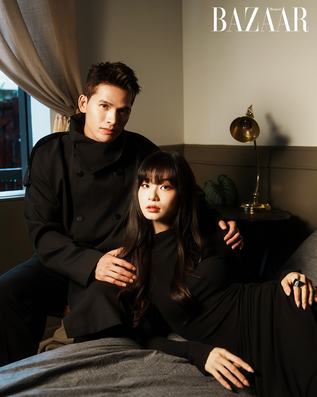 Quốc Thiên hóa thành chiếc gương trong MV Ánh Trăng Giả Dối