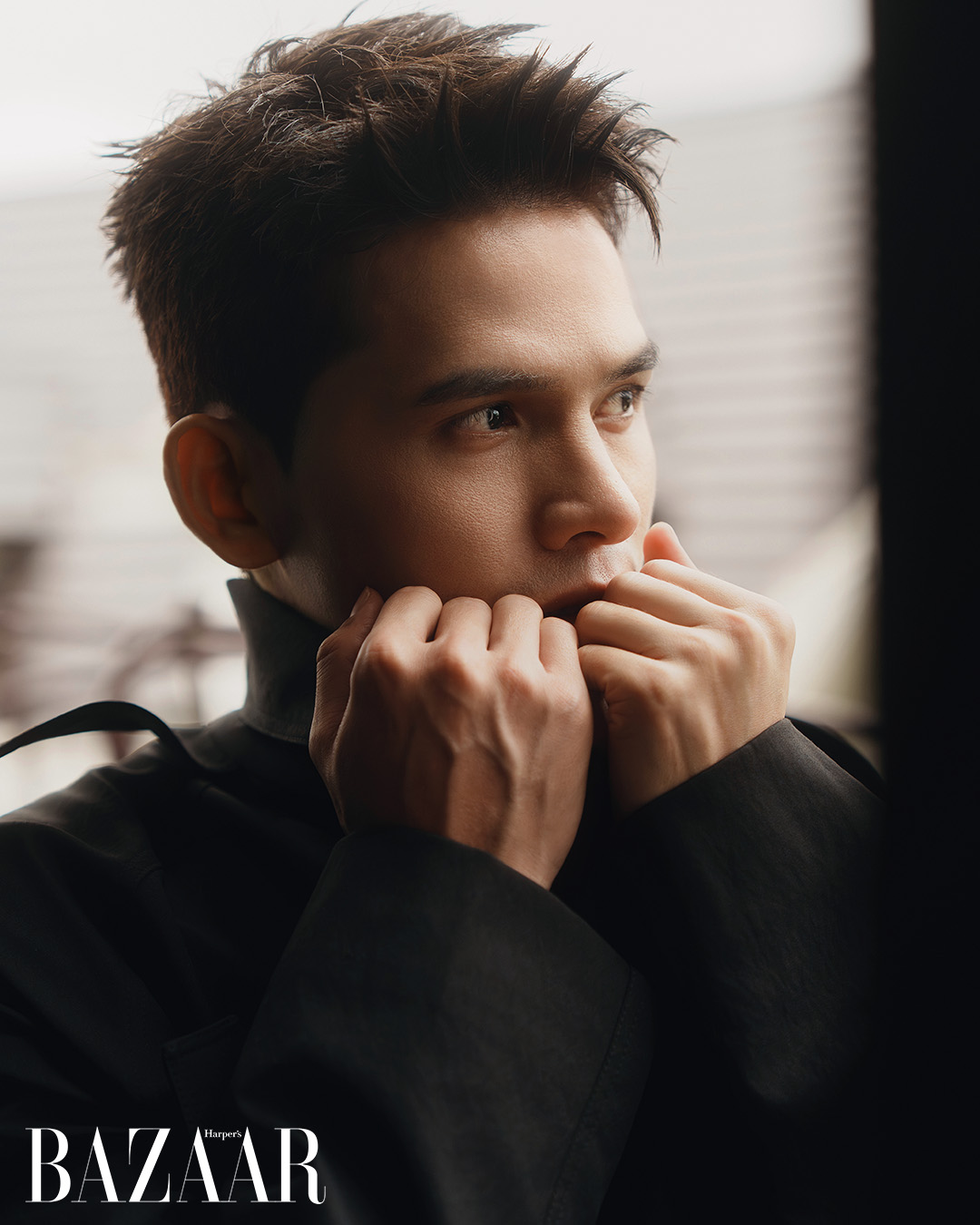 Quốc Thiên hóa thành chiếc gương trong MV Ánh Trăng Giả Dối