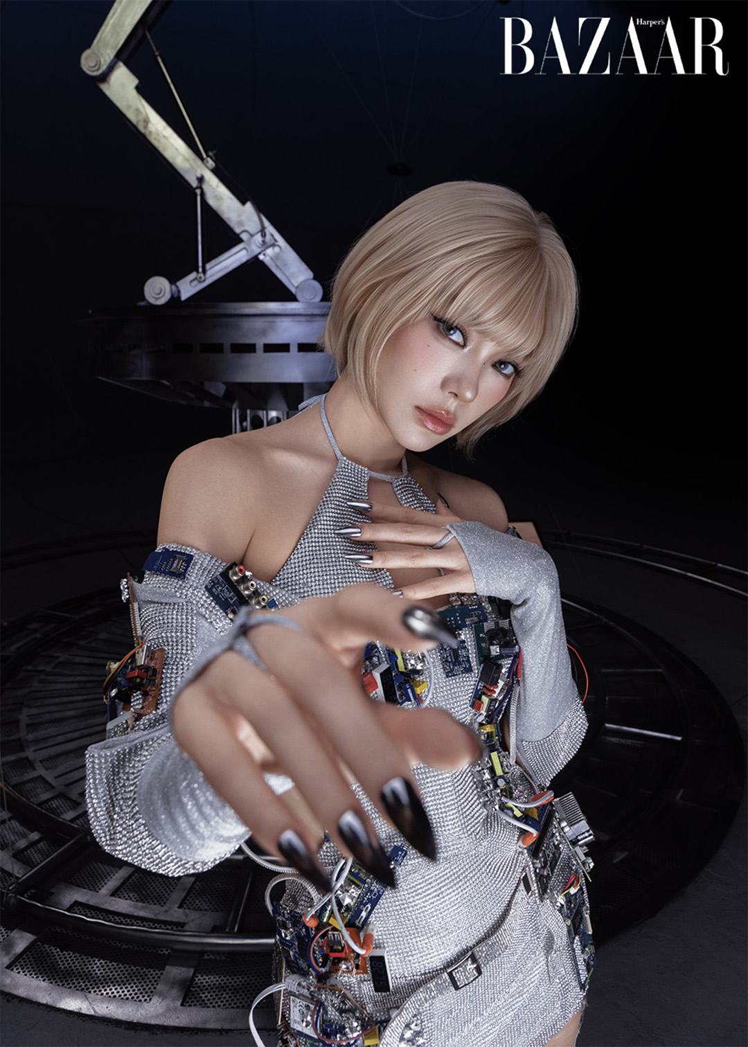 Trở lại với MV DIRECTOR, Minh Hằng lập loạt thành tích khủng