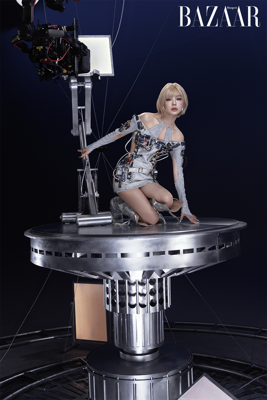 Trở lại với MV DIRECTOR, Minh Hằng lập loạt thành tích khủng