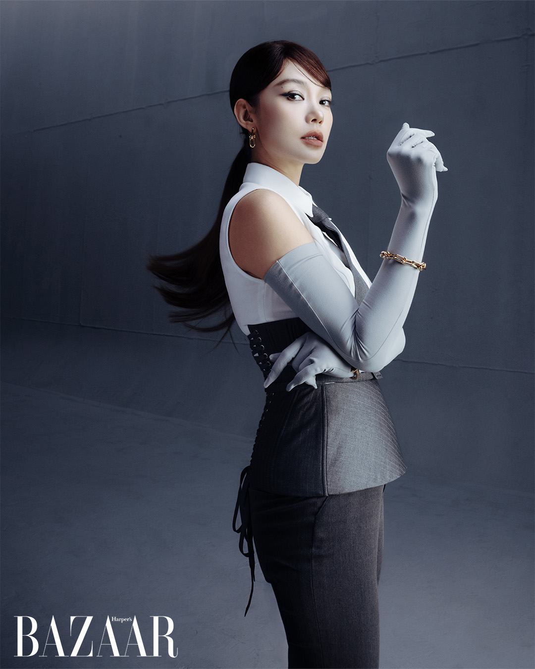 Trở lại với MV DIRECTOR, Minh Hằng lập loạt thành tích khủng