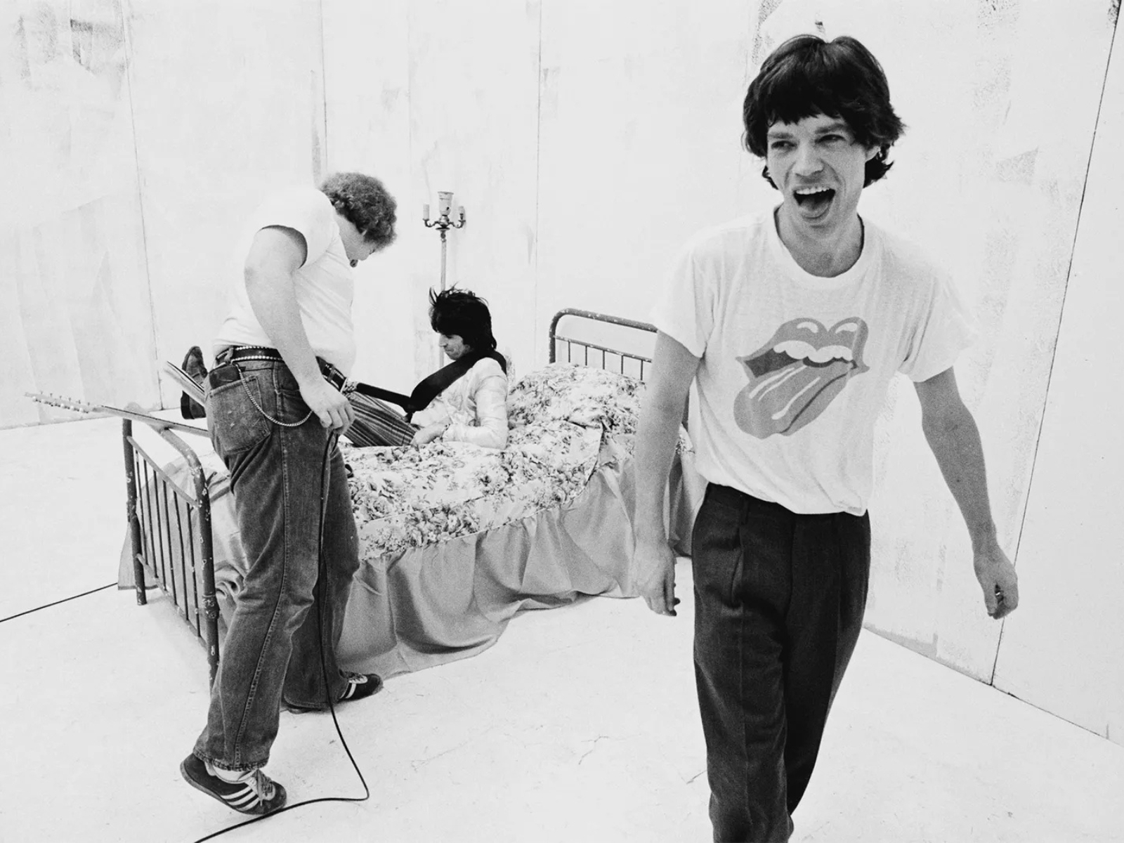 bzvn-mick-jagger-mac-ao-band-tee-the-rolling-stones