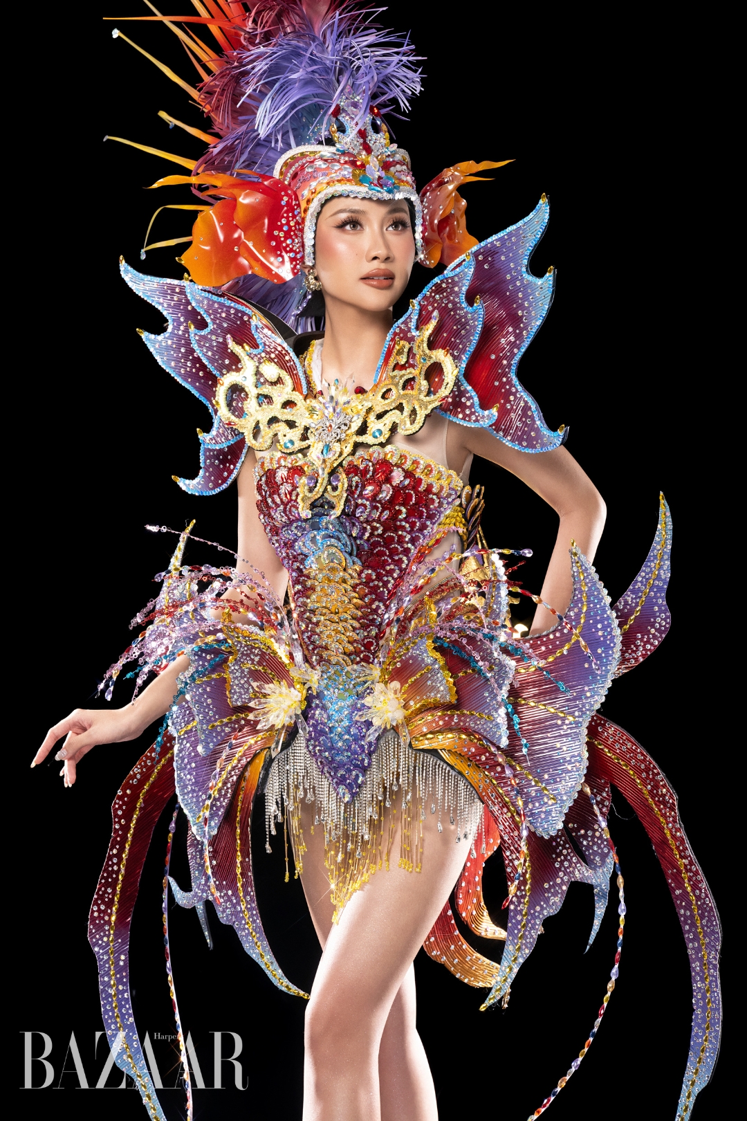 Hoa hậu Phương Linh lần đầu trình diễn bộ trang phục Carnival Costume mang hình tượng Cá Chép Hóa Rồng