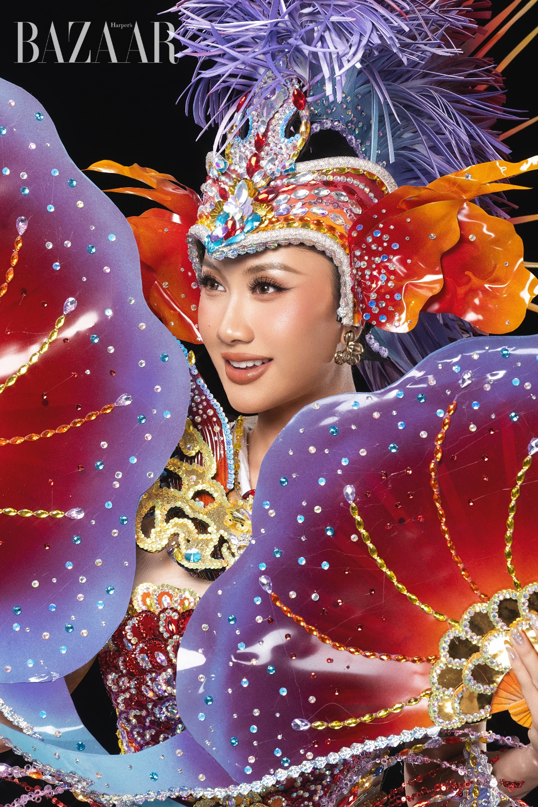 Hoa hậu Phương Linh lần đầu trình diễn bộ trang phục Carnival Costume mang hình tượng Cá Chép Hóa Rồng