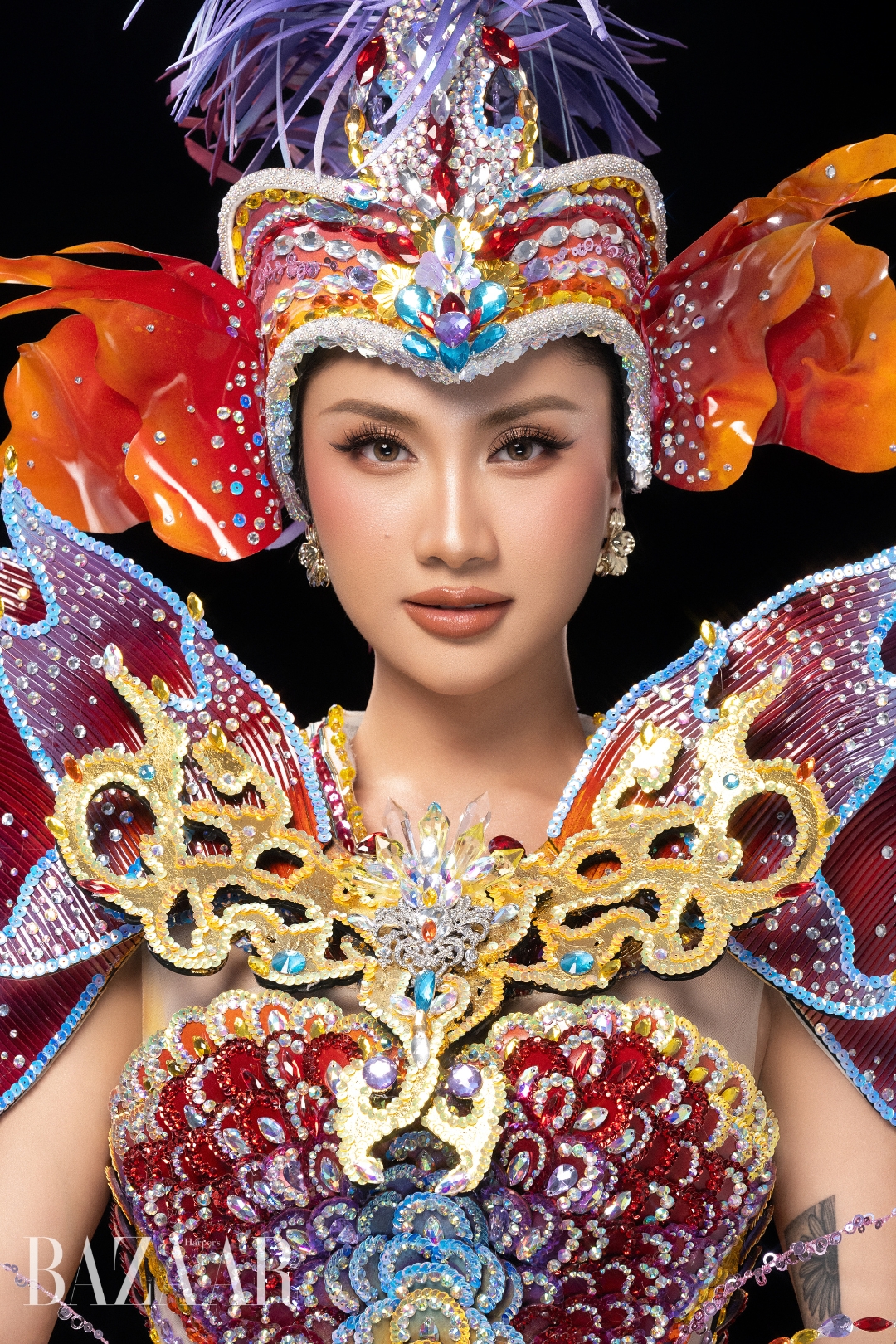 Hoa hậu Phương Linh lần đầu trình diễn bộ trang phục Carnival Costume mang hình tượng Cá Chép Hóa Rồng