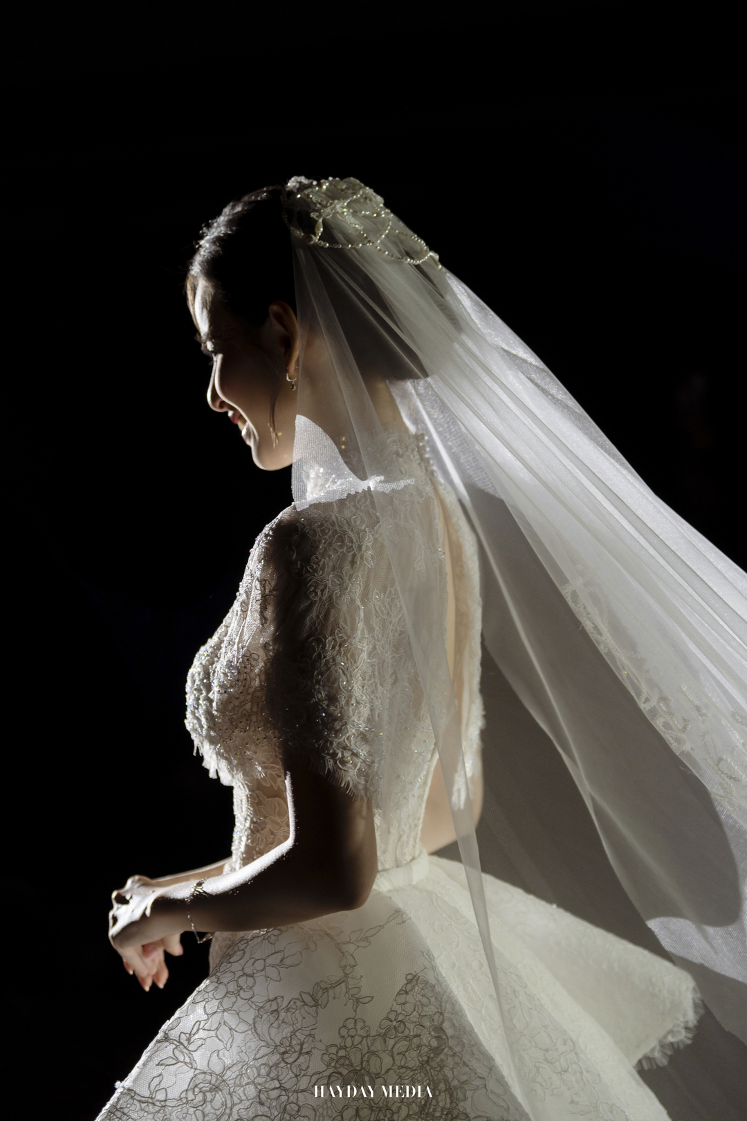 bzvn-dam-cuoi-vay-cuoi-huong-lien-the-face-hacchic-couture (1)