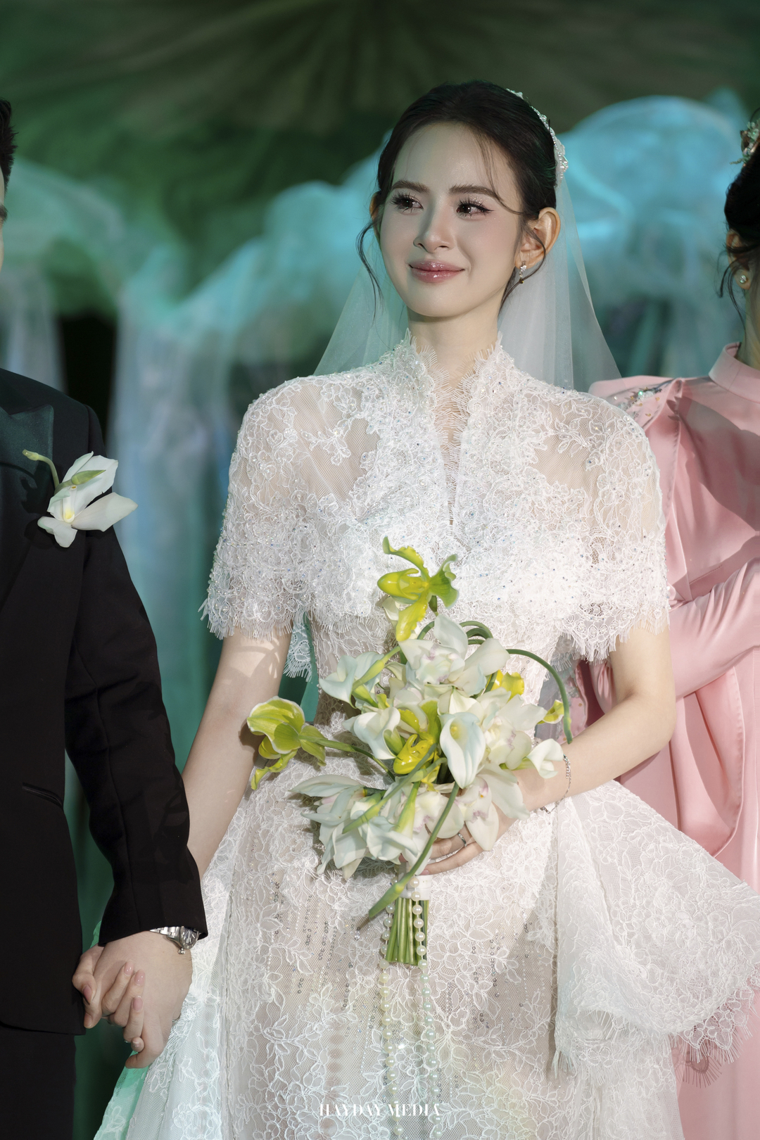 bzvn-dam-cuoi-vay-cuoi-huong-lien-the-face-hacchic-couture (5)