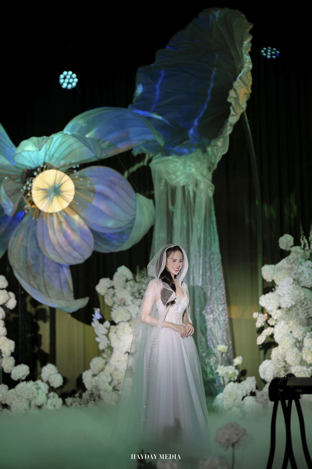 bzvn-dam-cuoi-vay-cuoi-huong-lien-the-face-hacchic-couture (7)