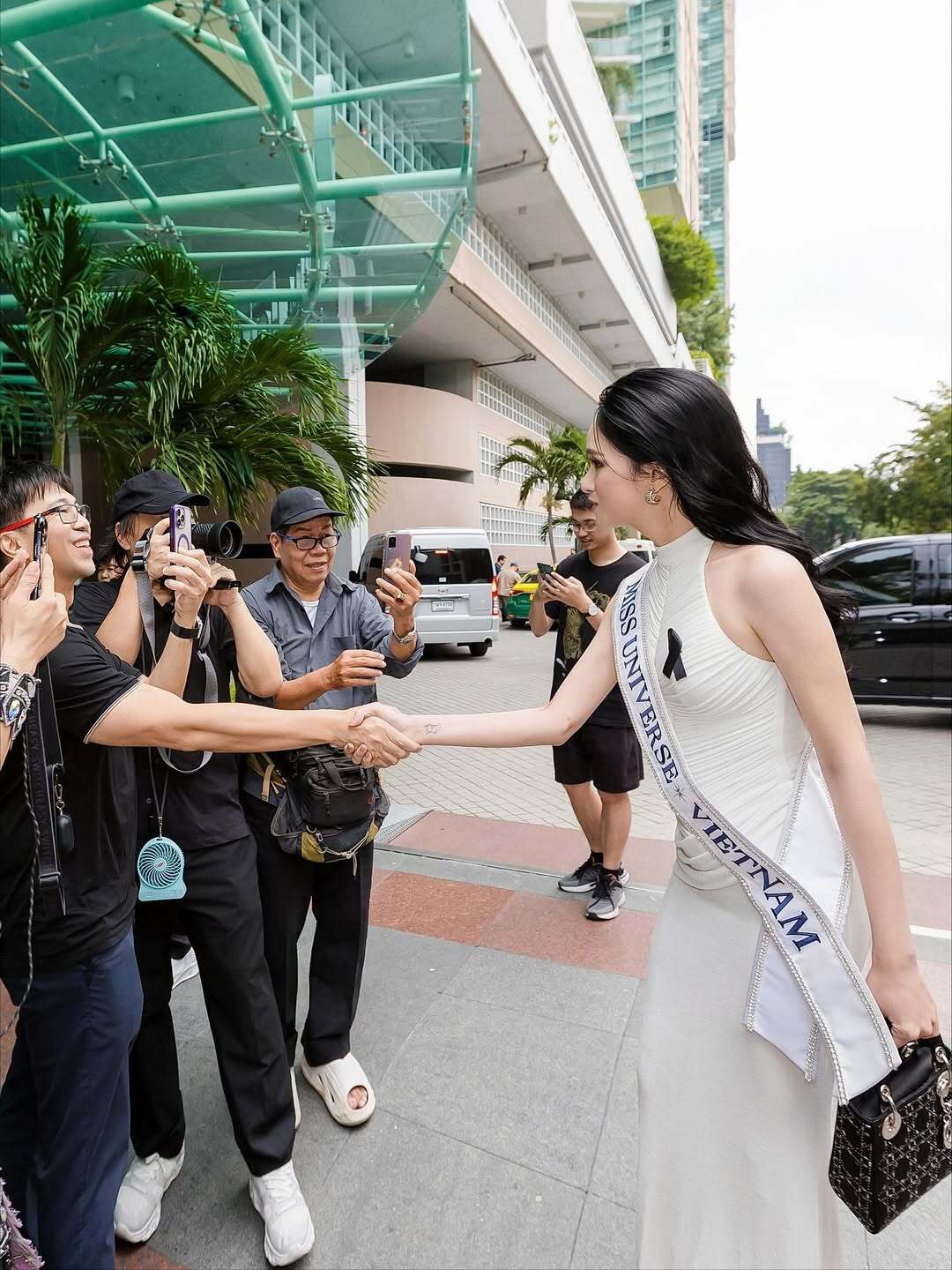 bzvn-huong-giang-bst-tui-xach-tai-miss-universe-202500003