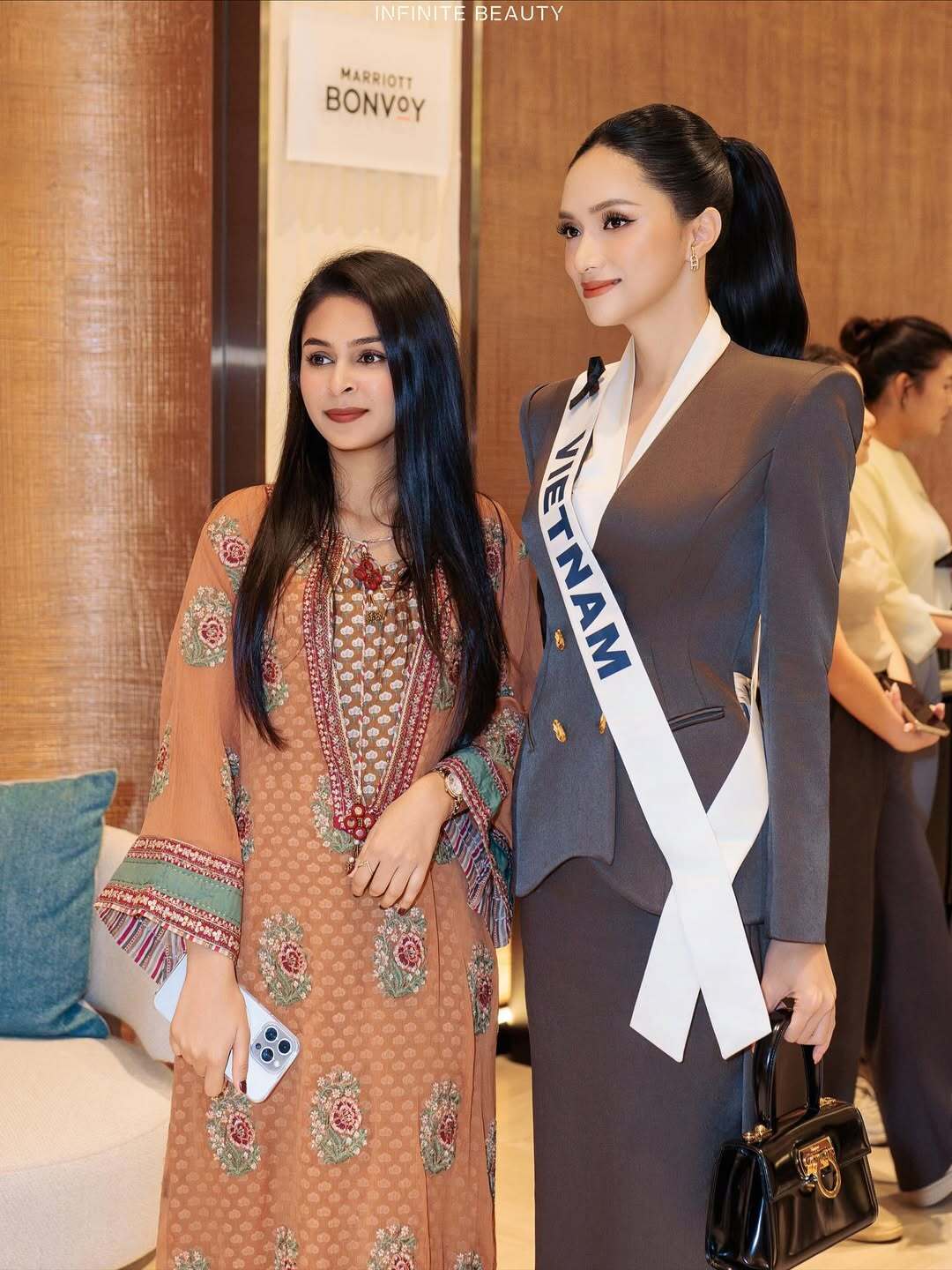 bzvn-huong-giang-bst-tui-xach-tai-miss-universe-202500011