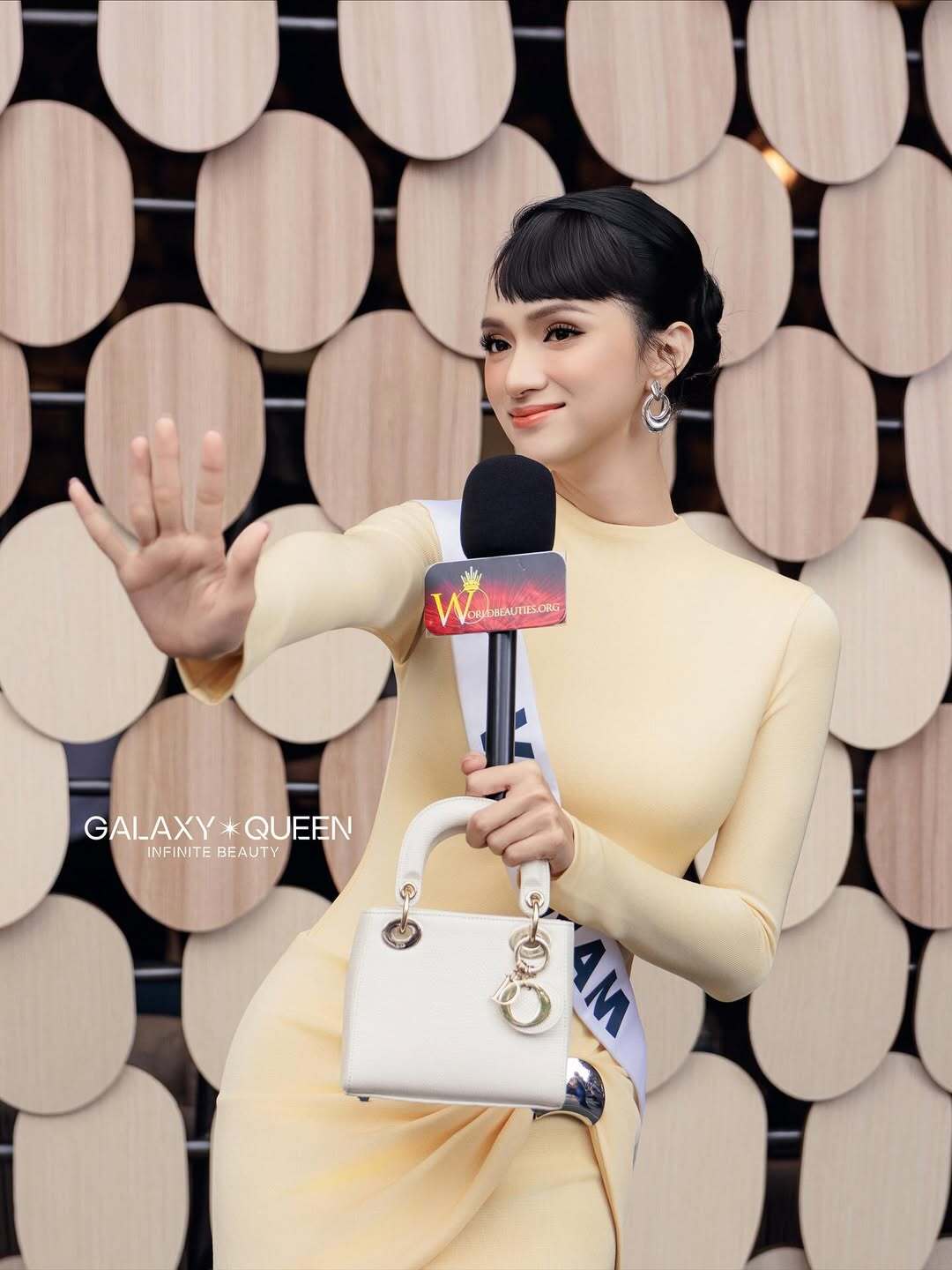 bzvn-huong-giang-bst-tui-xach-tai-miss-universe-202500013