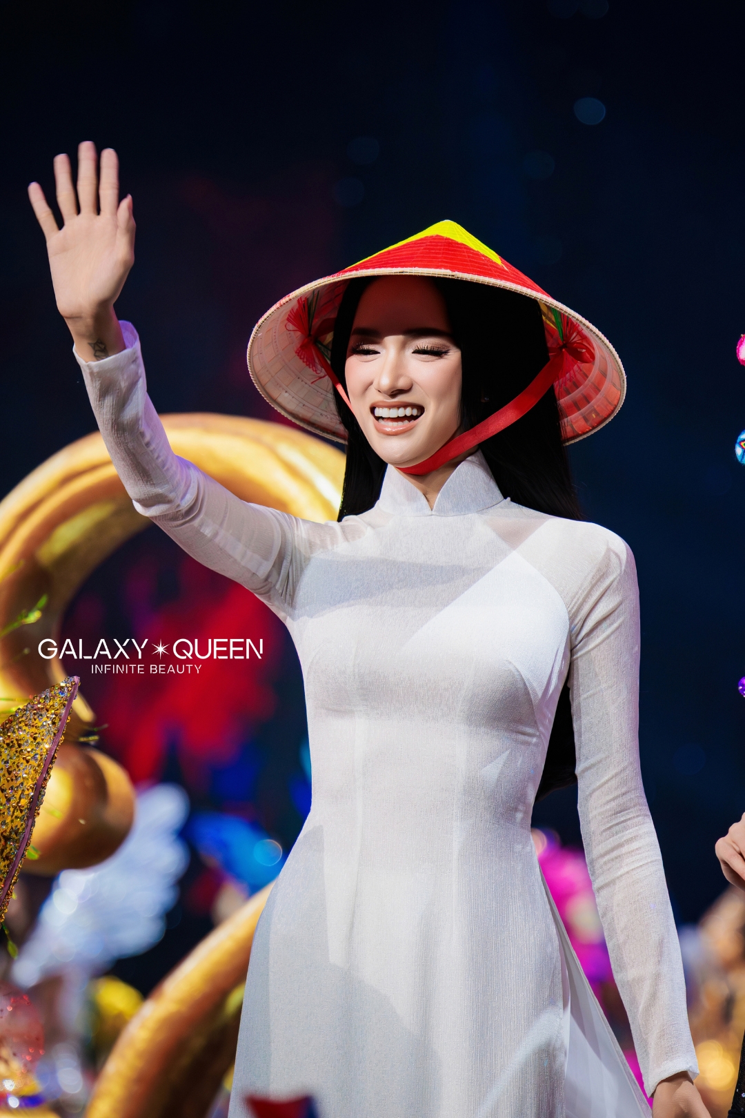 bzvn-huong-giang-thi-trang-phuc-dan-toc-ao-dai-miss-universe (2)