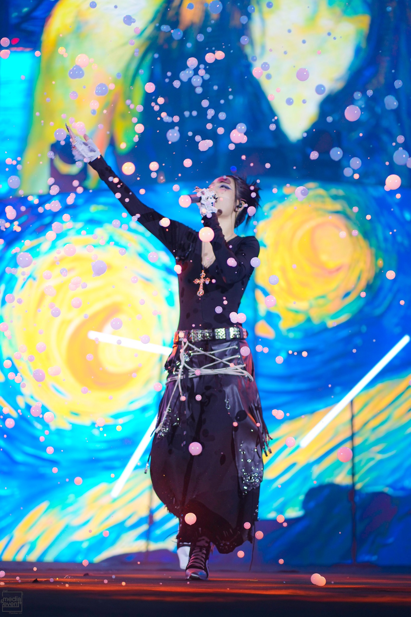 bzvn-lyhan-dai-hoc-phenikaa-giay-the-thao-cao-got00002