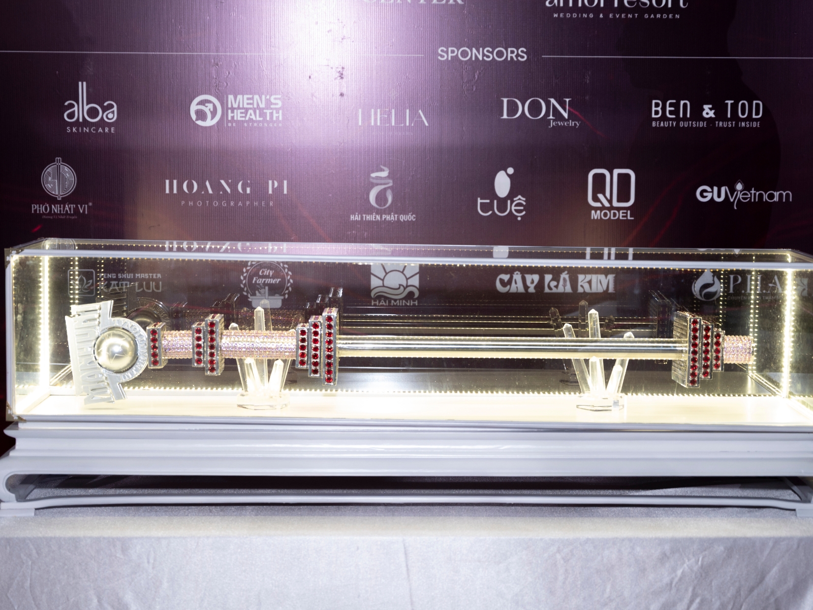 Quyền trượng cho Manhunt Vietnam 2025. Ảnh: Huy Trần.