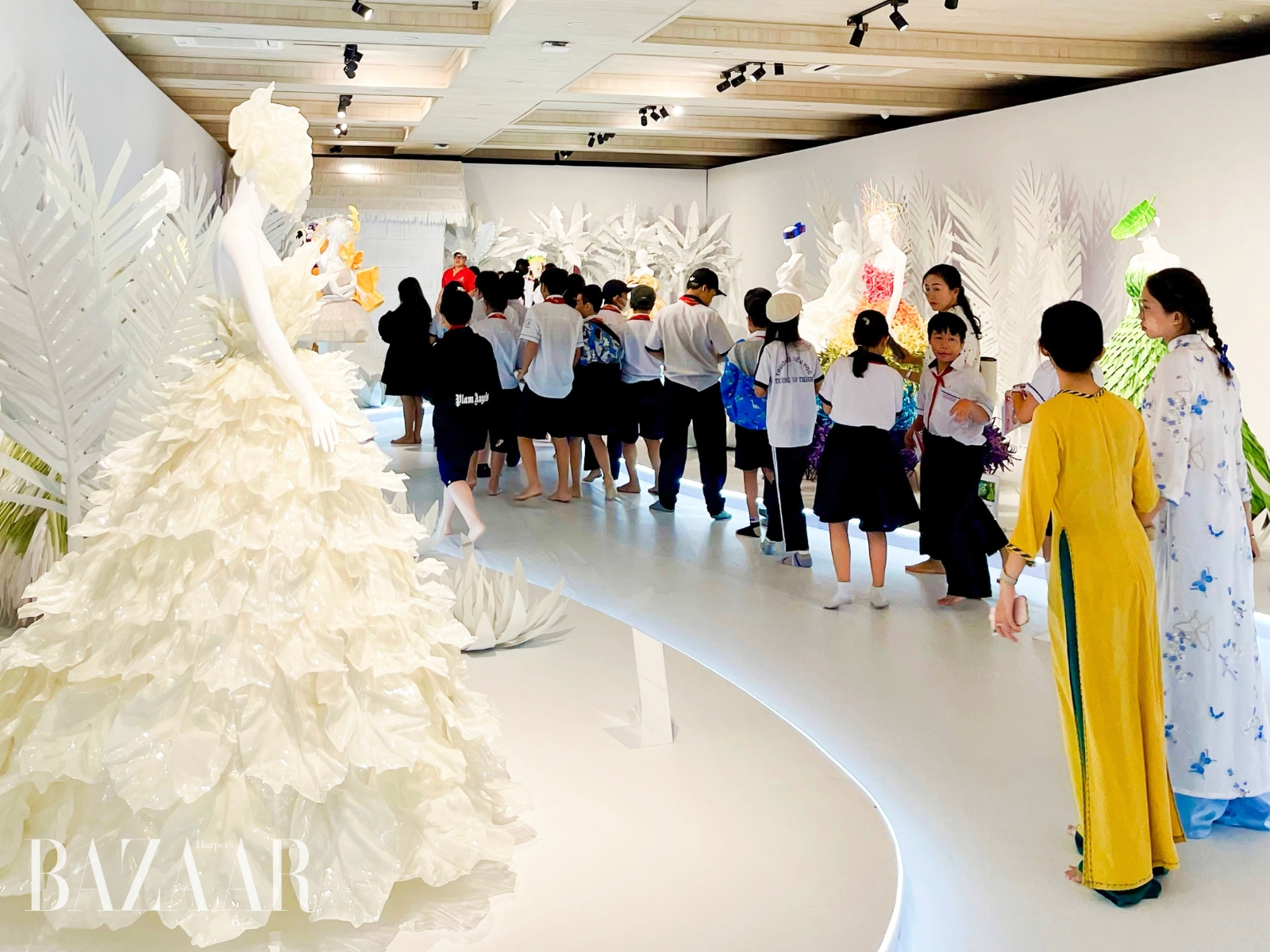 bzvn-miet-cu-lao-trien-lam-ntk-nguyen-minh-cong-thanh-tich00001