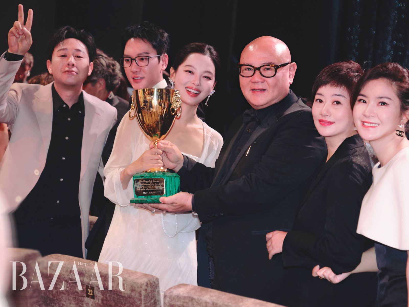 bzvn-tan-chi-loi-dap-tra-tin-don-mua-giai-lien-hoan-phim-venice-1