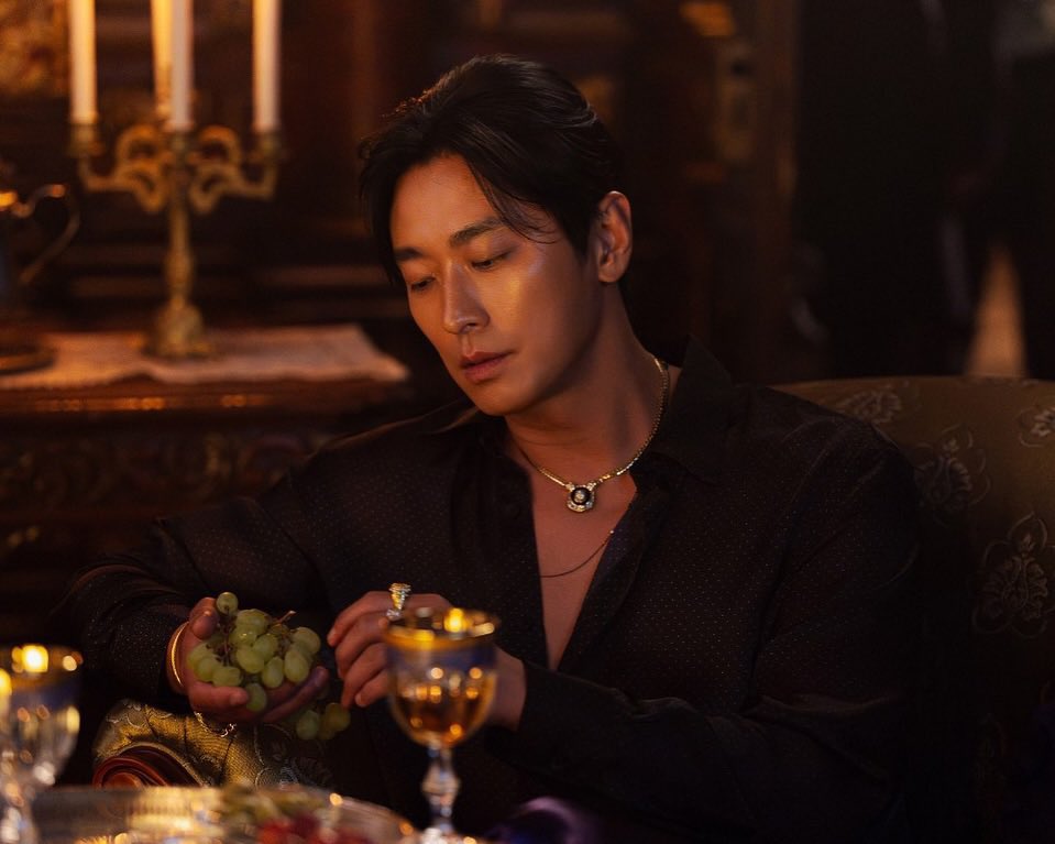 Tạo hình khác của Ju Ji Hoon trong phim. Ảnh: Disney+