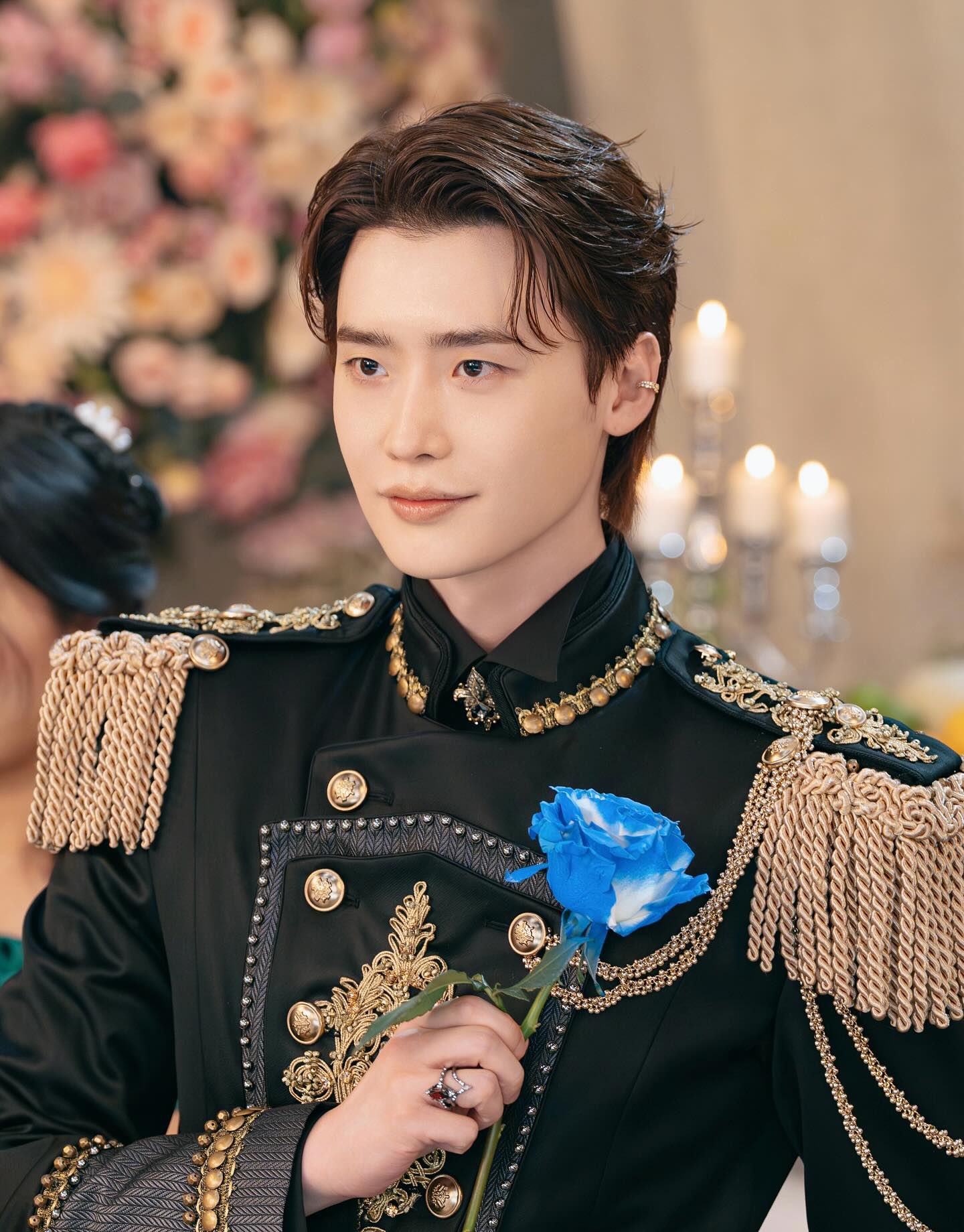 Tạo hình khác của Lee Jong Suk trong phim.