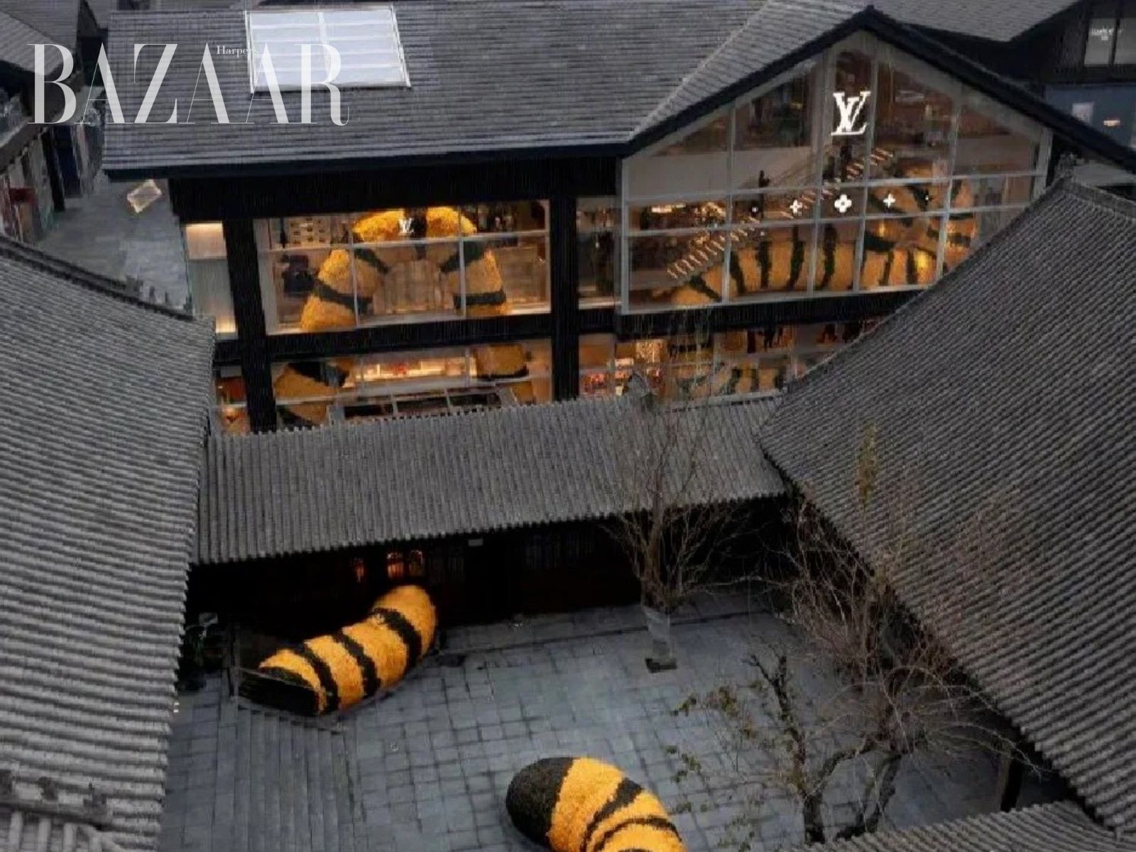 Cửa hàng Louis Vuitton tại Thành Đô viral vì decor đuôi hổ chào năm Nhâm Dần 2022. Ảnh: Louis Vuitton