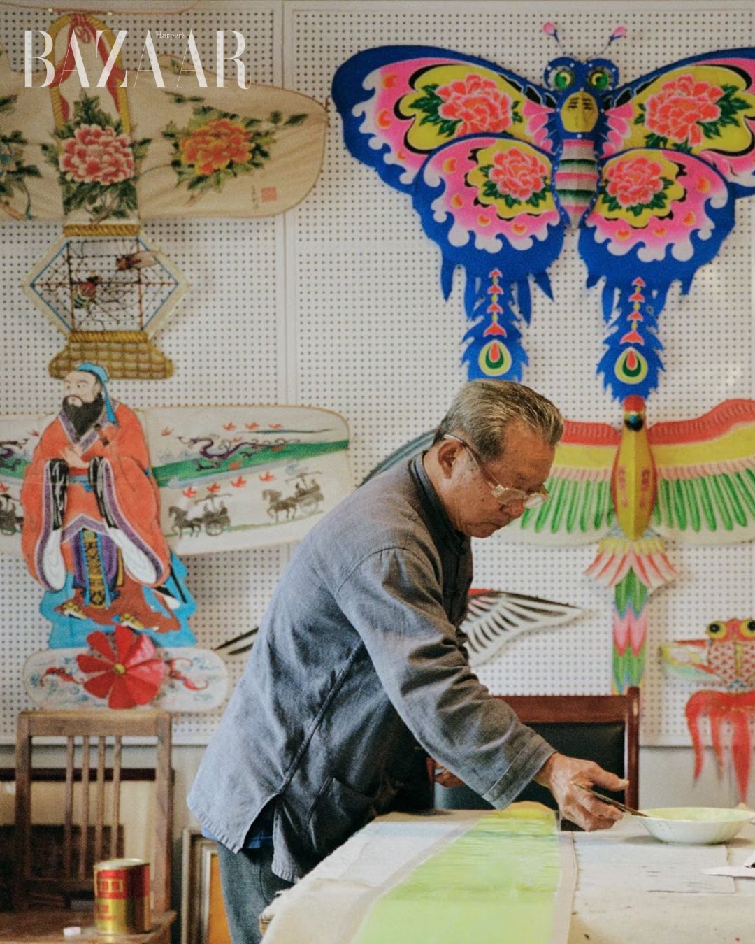Nghệ nhân làm diều Trương Hiệu Đông. Ảnh: 吼猴HOU
