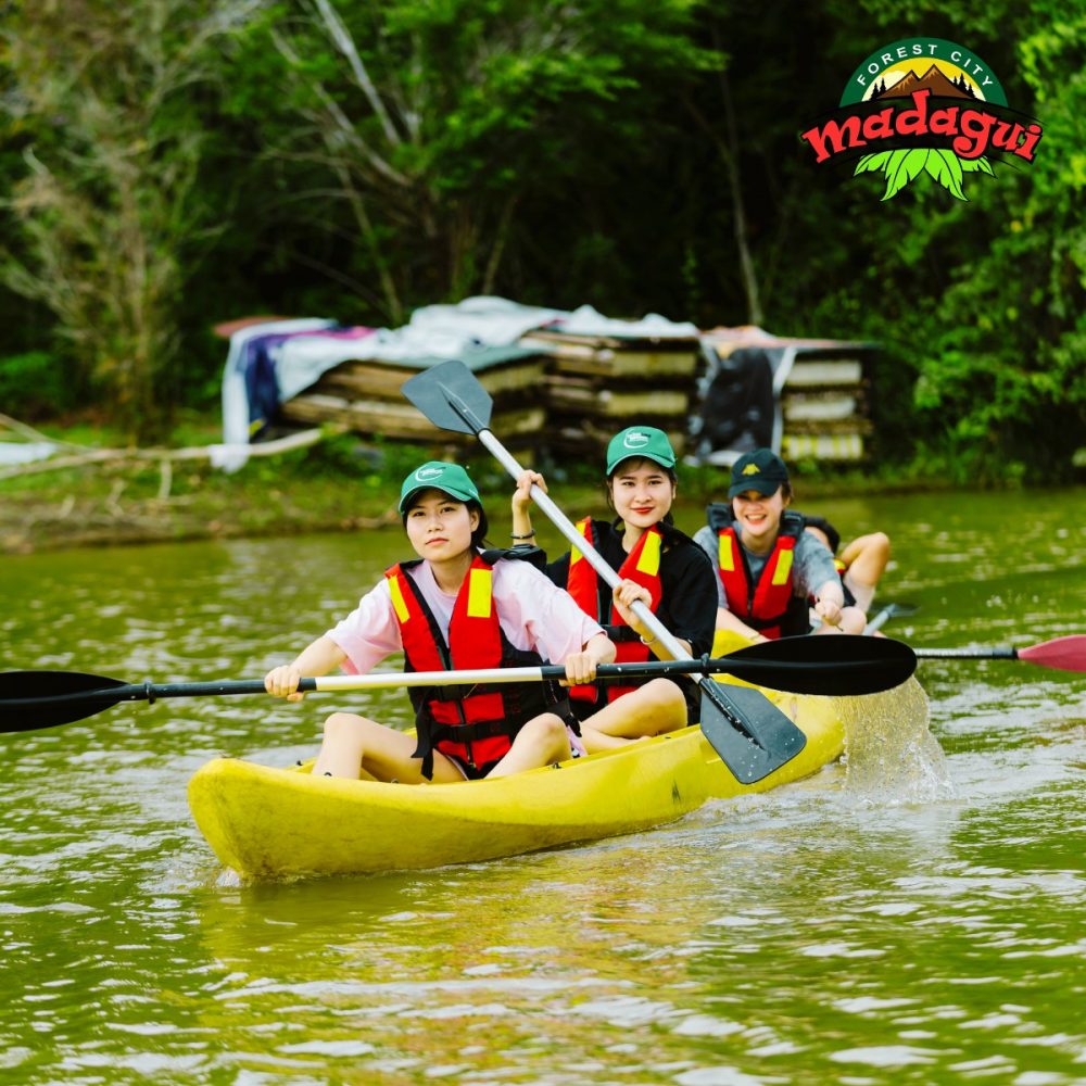 Chèo thuyền kayak trên sông Đa M’ri