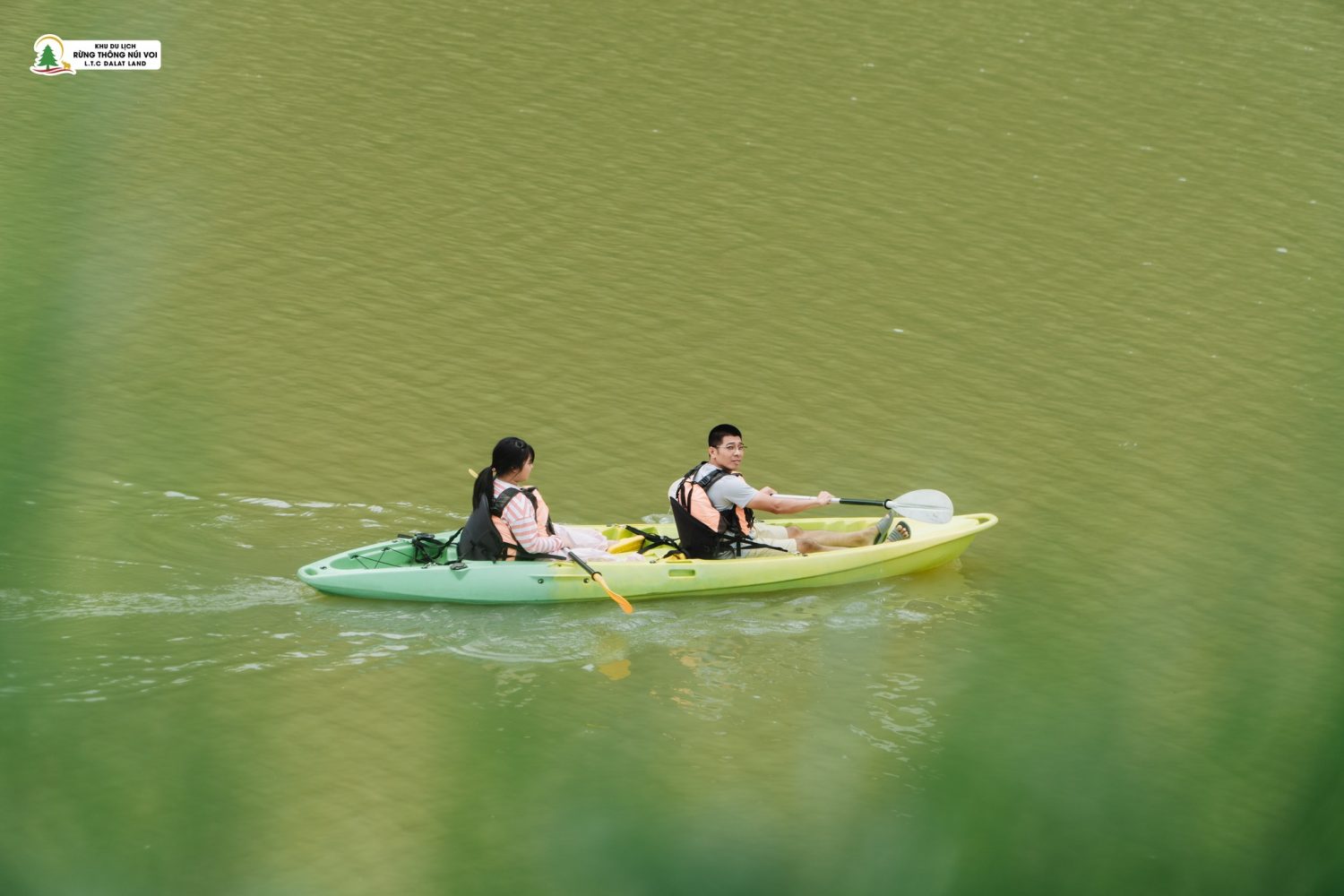 Chèo thuyền kayak