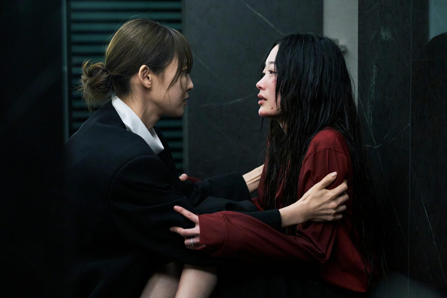 Review phim: Hai người phụ nữ, một kế hoạch giết người và nỗi tuyệt vọng không lối thoát