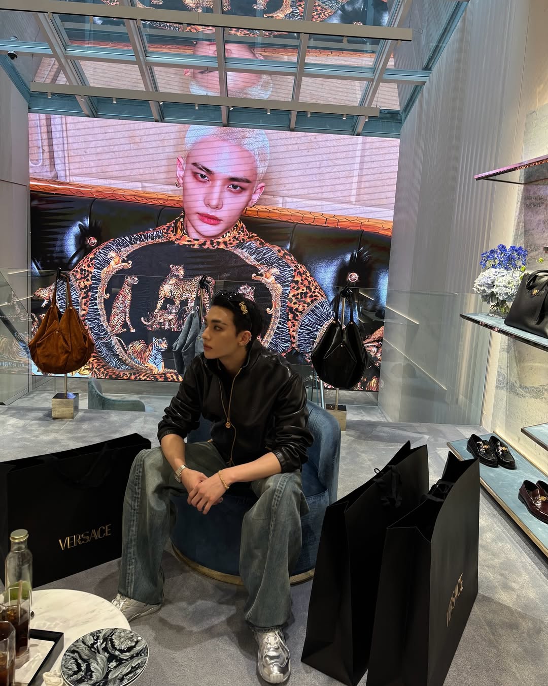 trang phục thần tượng Hyunjin