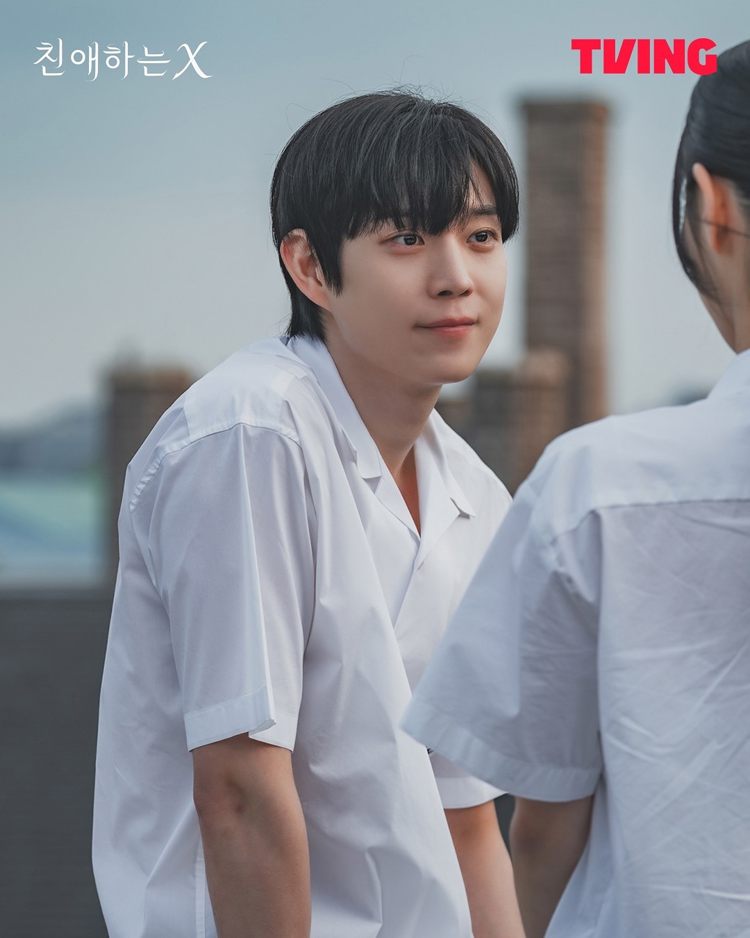 Jun-seo là người duy nhất có thể ngăn Ah-jin lại. Ảnh: TVING