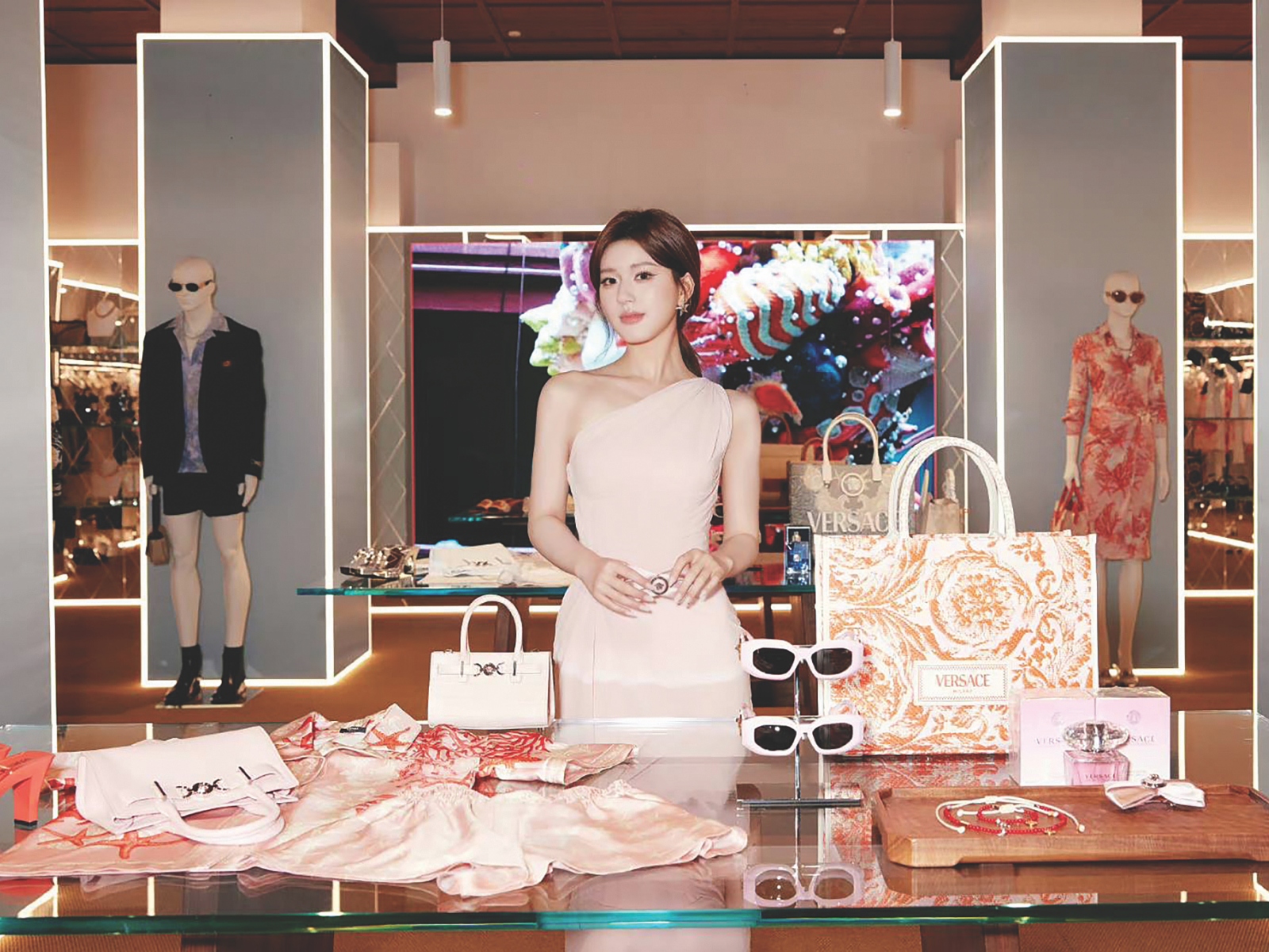 trang phục thần tượng Triệu Lộ Tư